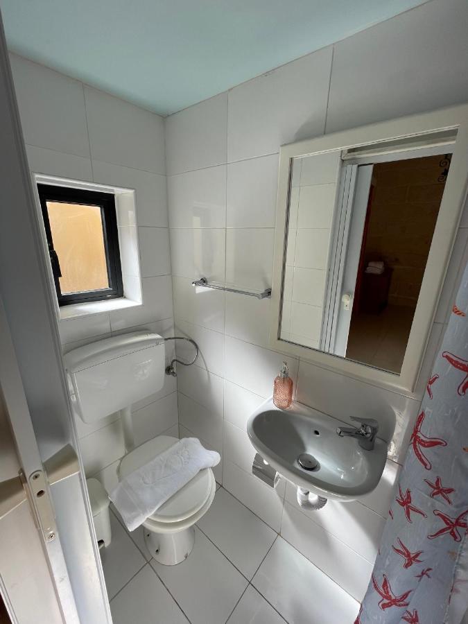 Отель Penelope Townhouse Ghajn il-Kbira  Экстерьер фото